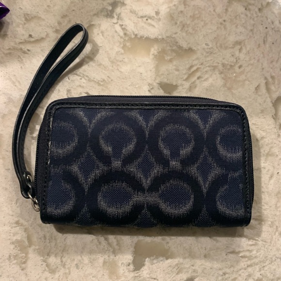 Small Navy blue coach monochrome wristlet wallet - Picture 2 of 3